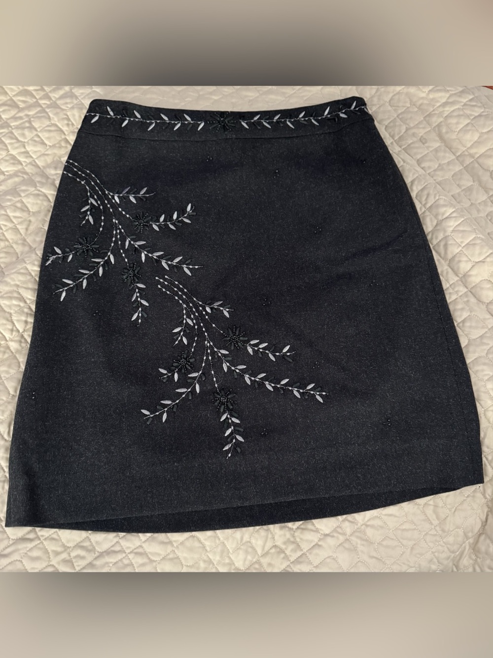 Ann Taylor Dark Grey Floral Embroidered Skirt Size 6P Like New